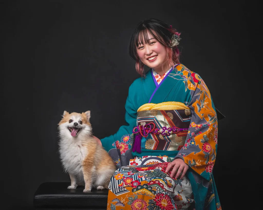 振袖姿で愛犬と一緒の成人記念写真
